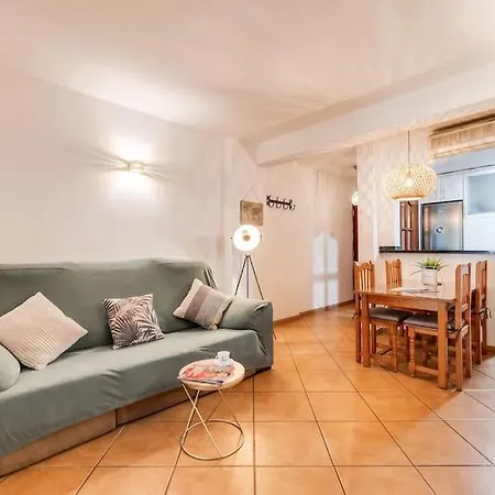 Encantador Cerca Del Mar